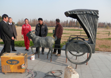 华派雕塑制作景区动物雕塑“羊拉车”