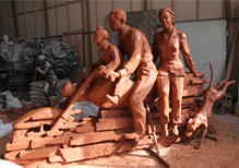 华派雕塑制作《三口之家》泥塑